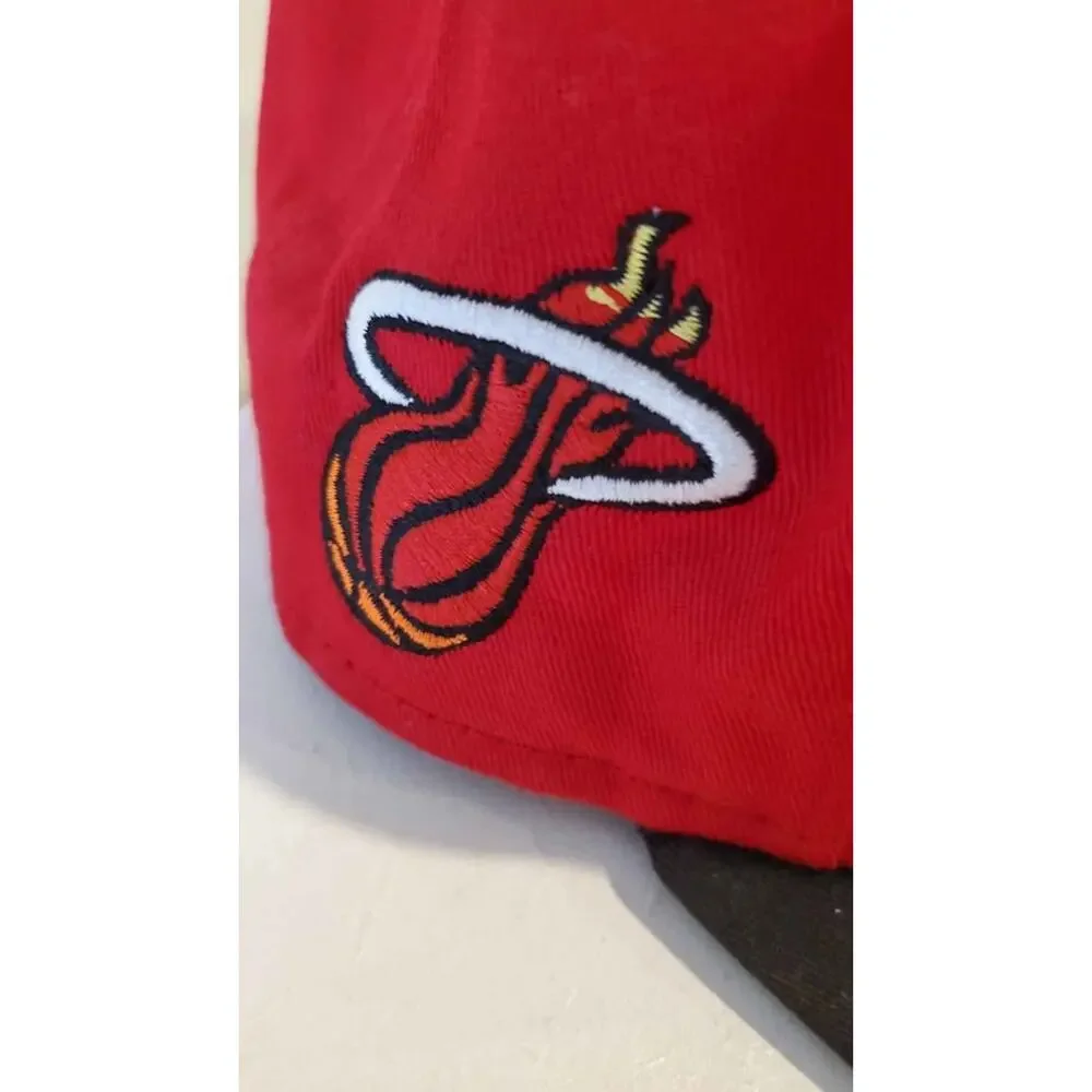 VINTAGE MIAMI HEAT SNAPBACK
